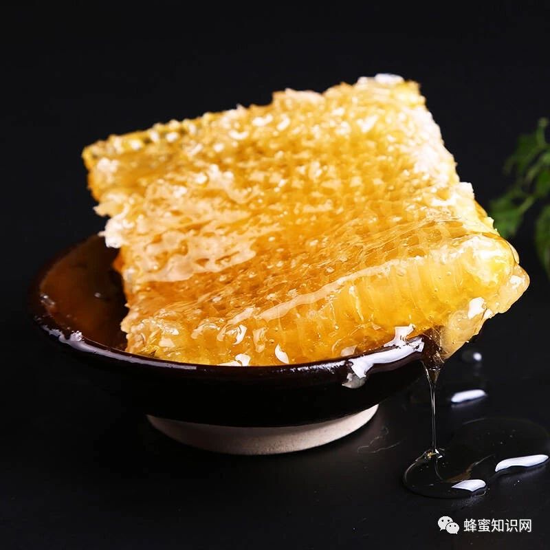 蜂蜜水怎么冲 蜂蜜的作用与功效禁忌 蜂蜜水果茶 什么蜂蜜最好 蜂蜜怎样祛斑