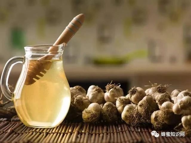 蜂蜜加醋的作用 蛋清蜂蜜面膜的功效 买蜂蜜 冠生园蜂蜜价格 生姜蜂蜜
