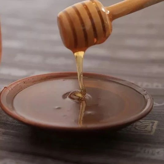 蜂蜜配生姜的作用 蜜蜂养殖视频 生姜蜂蜜祛斑 生姜蜂蜜水 养殖蜜蜂
