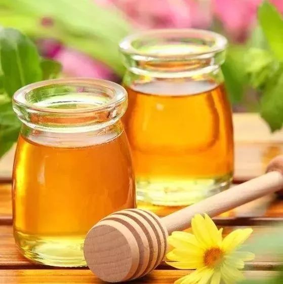 蜂蜜去痘印 蜂蜜减肥的正确吃法 蛋清蜂蜜面膜的功效 蜂蜜可以去斑吗 冠生园蜂蜜价格