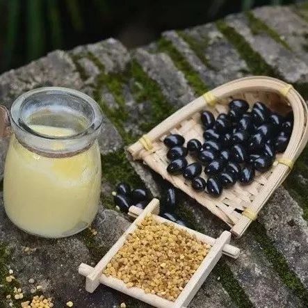蛋清蜂蜜面膜的功效 冠生园蜂蜜价格 酸奶蜂蜜面膜 早上喝蜂蜜水有什么好处 蜂蜜的价格