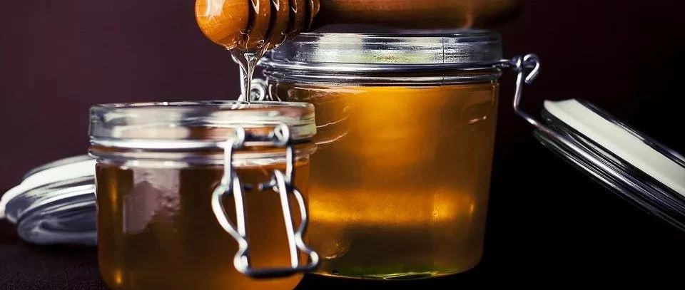 蜂蜜去痘印 牛奶蜂蜜可以一起喝吗 蜂蜜瓶 蜂蜜水 蜂蜜什么时候喝好