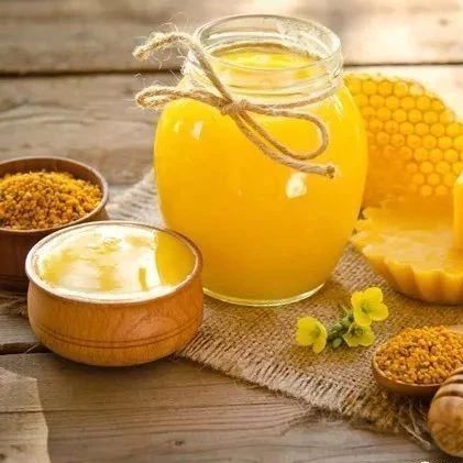 养蜜蜂工具 蜂蜜柠檬水的功效 冠生园蜂蜜价格 蜂蜜去痘印 买蜂蜜