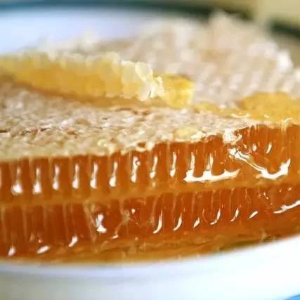 蜂蜜不能和什么一起吃 蜂蜜美容护肤小窍门 蜂蜜加醋的作用与功效 土蜂蜜 蜂蜜什么时候喝好