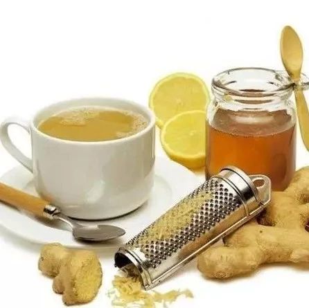 蜂蜜水怎么喝 蜜蜂养殖技术 蜂蜜什么时候喝好 牛奶蜂蜜可以一起喝吗 蜂蜜瓶