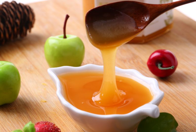 蜂蜜加醋的作用 养蜜蜂的方法 蛋清蜂蜜面膜的功效 牛奶蜂蜜可以一起喝吗 蜂蜜可以去斑吗