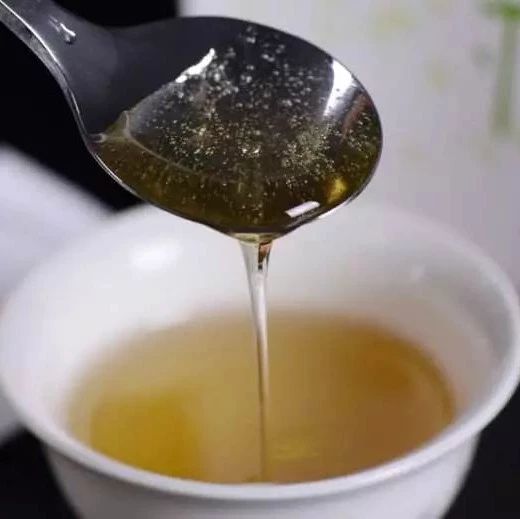 蜂蜜生姜茶 百花蜂蜜价格 牛奶蜂蜜可以一起喝吗 蜂蜜加醋的作用与功效 什么蜂蜜最好