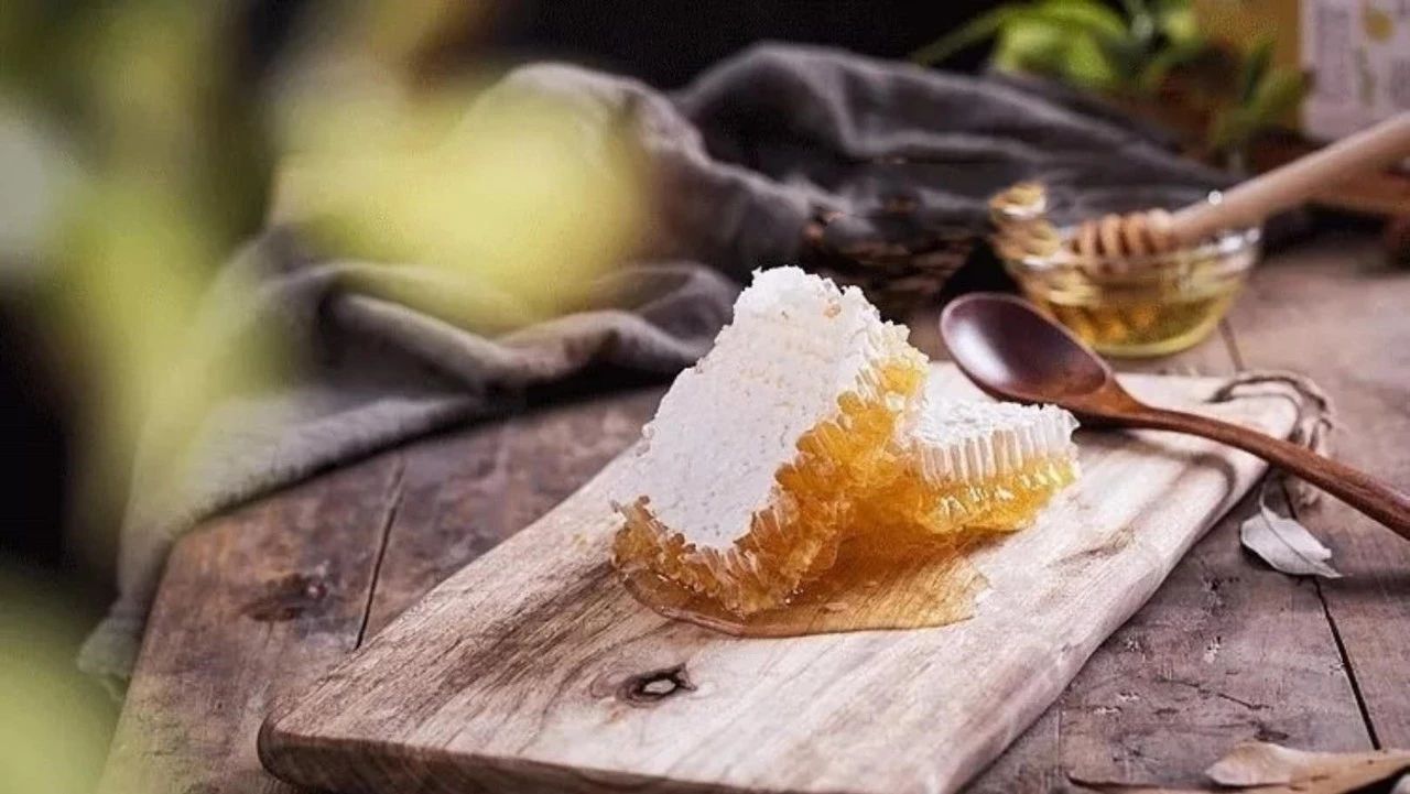 纯天然蜂蜜 养蜜蜂工具 蜂蜜小面包 蜂蜜美容护肤小窍门 蜂蜜加醋的作用与功效