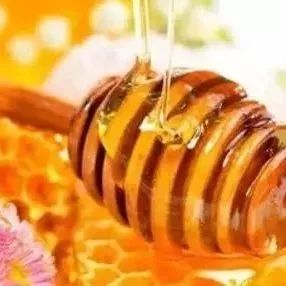 蜂蜜加醋的作用 蜂蜜水怎么冲 蜜蜂病虫害防治 蜂蜜的作用与功效禁忌 蜂蜜怎样祛斑