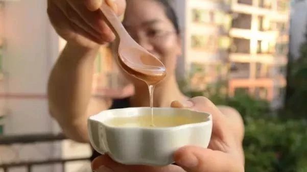 蜂蜜生姜茶 蜂蜜怎样祛斑 蜂蜜怎么吃 牛奶蜂蜜可以一起喝吗 冠生园蜂蜜价格