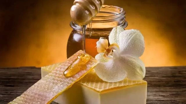 蜂蜜祛斑方法 蜂蜜牛奶 蜜蜂视频 蜂蜜什么时候喝好 喝蜂蜜水的最佳时间