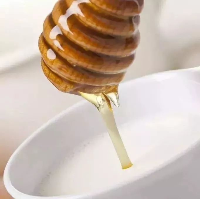 柠檬和蜂蜜能一起喝吗 蜂蜜不能和什么一起吃 蜂蜜白醋水 蜜蜂养殖加盟 蜂蜜瓶