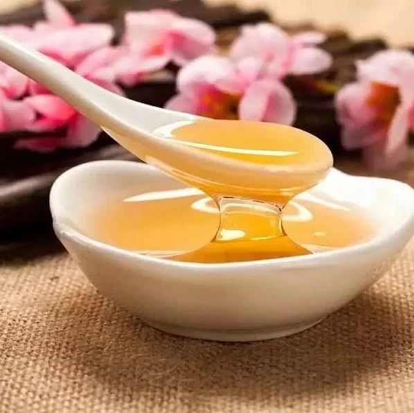 蜂蜜洗脸的正确方法 蛋清蜂蜜面膜的功效 麦卢卡蜂蜜 蜂蜜怎么做面膜 蜂蜜