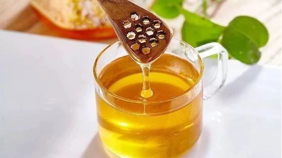 蛋清蜂蜜面膜的功效 蜂蜜敷脸 如何养蜂蜜 蜂蜜生姜茶 中华蜜蜂养殖技术
