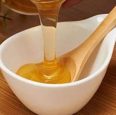 蜜蜂病虫害防治 蜂蜜祛斑方法 喝蜂蜜水会胖吗 蜂蜜的好处 买蜂蜜