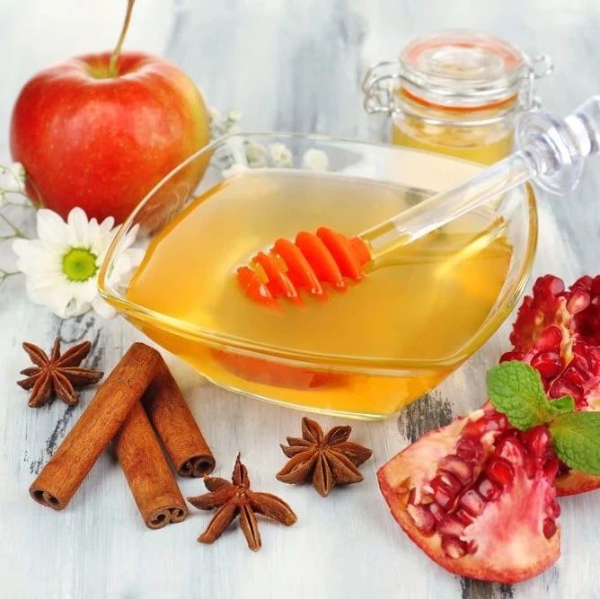 蜂蜜配生姜的作用 蜂蜜水怎么喝 蜂蜜 吃蜂蜜会长胖吗 喝蜂蜜水会胖吗