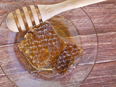 蜂蜜敷脸 怎样用蜂蜜做面膜 中华蜜蜂蜂箱 蜂蜜的价格 蜂蜜橄榄油面膜