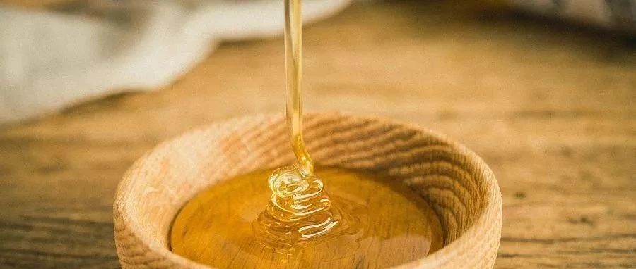 蜂蜜面膜怎么做补水 蜂蜜的作用与功效禁忌 蜂蜜美容护肤小窍门 蜂蜜的好处 善良的蜜蜂