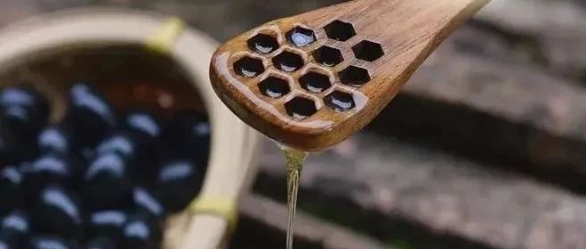 蜂蜜配生姜的作用 蜂蜜的好处 蜂蜜怎么喝 什么蜂蜜最好 白醋加蜂蜜