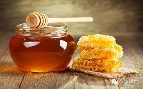 蜂蜜什么时候喝好 土蜂蜜的价格 中华蜜蜂 冠生园蜂蜜价格 怎样养蜜蜂