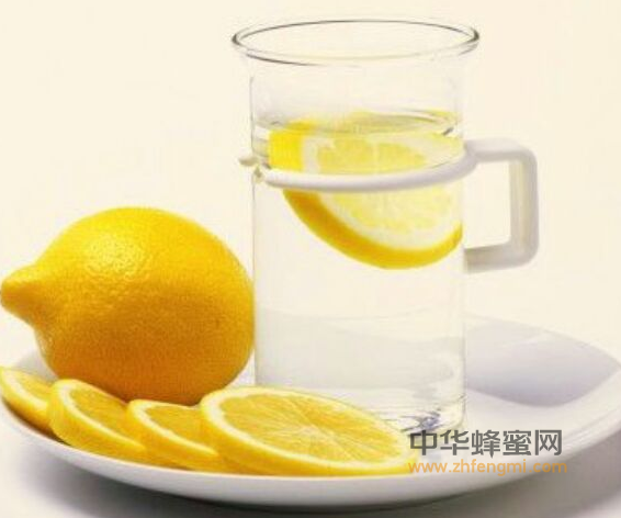 蜂蜜柠檬水喝出健康喝出美