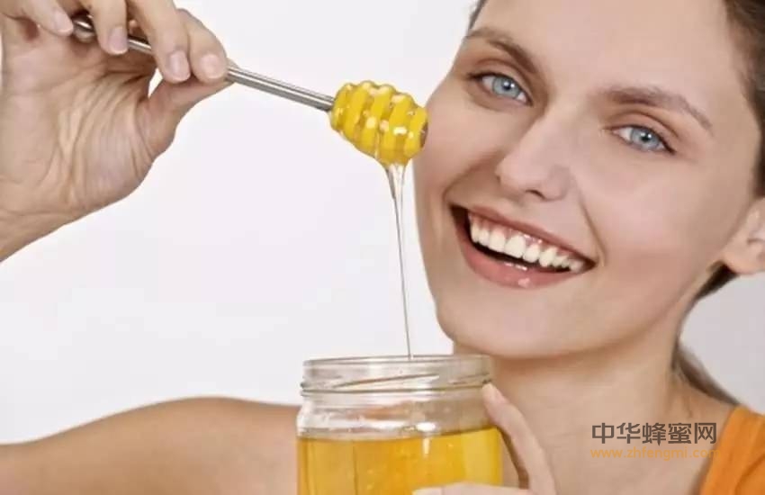 经常喝蜂蜜的女人别忘了还有蜂花粉！和蜂蜜结合吃效果更好.