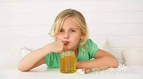 孩子喝蜂蜜，营养吸收加倍！