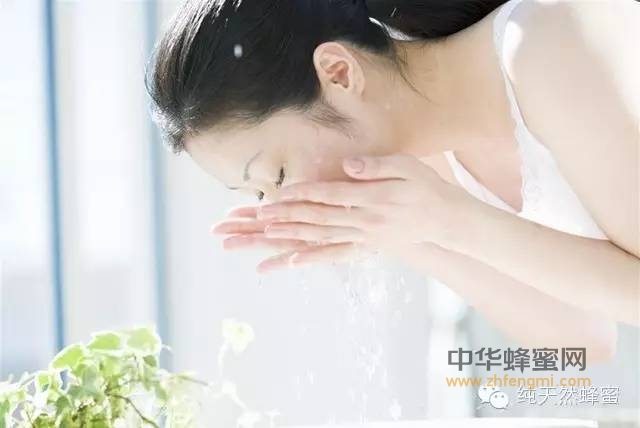 美容篇-纯天然蜂蜜洗脸的正确方法