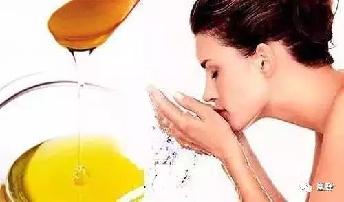 油性肤质的蜂蜜洗脸方法，教你轻松搞定大油田！