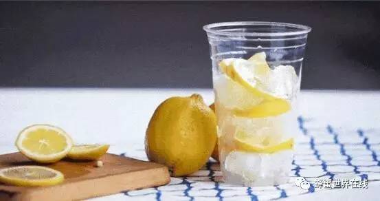 加上蜂蜜，这才是柠檬水的正确泡法！