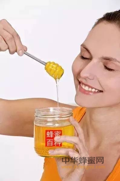 女人为什么要喝蜂蜜？因为越喝越美丽