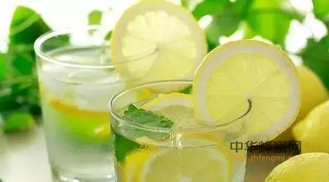 蜂蜜柠檬水、好喝又能美！