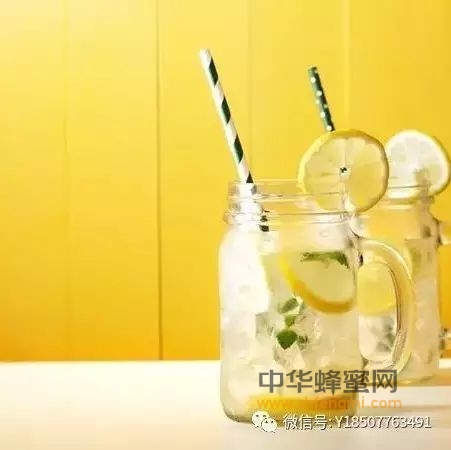 柠檬水加蜂蜜喝了有什么好处?