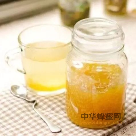 柚子上市的季节，来做杯蜂蜜柚子茶吧