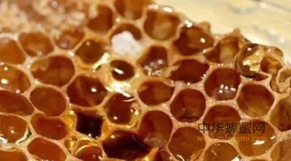 嚼着吃的蜂蜜