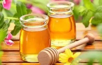 你到底喝了多少假蜂蜜？水+糖+明矾=假蜂蜜丨揭秘