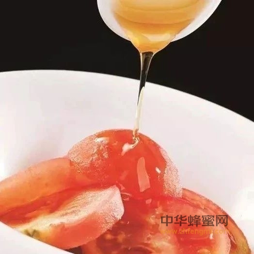 在大夏天里，吃个蜂蜜凉拌西红柿，有助健康