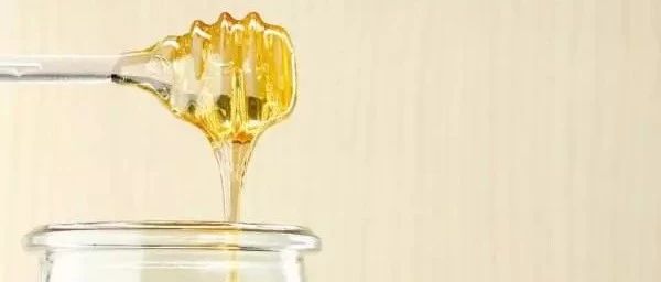 为什么纯天然蜂蜜表面会有一层白色泡沫？