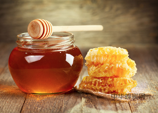 一瓶冷水教你辨出真假蜂蜜！