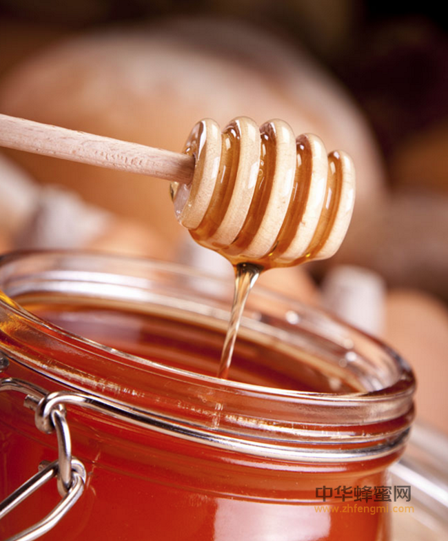 常吃蜂蜜有这4大作用，生活达人教你一眼辨别真假蜂蜜