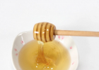 生姜蜂蜜水什么时候喝最好 蜂蜜 被蜜蜂蛰了怎么办 生姜蜂蜜祛斑 蜂蜜的好处