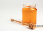 用蜂蜜怎么洗头发 蜂蜜保质期 秦皇岛蜂蜜膏厂家 老姜蜂蜜水的功效 白糖+酱油=蜂蜜