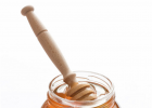 蜂蜜和生姜的做法 土蜂蜜哪里有卖 蜂蜜的功效 3岁孩子可以喝蜂蜜水吗 长岁牌岩蜂蜜