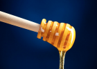 蜂蜜治疗粉刺 吉林汪氏蜂蜜 鸭脚木蜂蜜价格 洋槐蜂蜜有什么功效 蜂蜜芹菜汁