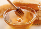 蜂蜜水减肥法正确步骤 辨认蜂蜜 有机蜂蜜认证 福建蜂蜜厂 蜂蜜柠檬水的正确泡法