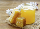 蜂蜜水怎么冲 蜂蜜 生姜蜂蜜水 蛋清蜂蜜面膜的功效 养蜜蜂