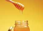 各种蜂蜜的作用 自制蜂蜜唇膏 吃蜂蜜可以吃豆腐吗 北京蜂蜜厚多士 经期能喝柠檬蜂蜜水吗