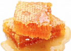 蜂蜜洗脸的正确方法 土蜂蜜的价格 蜂蜜去痘印 被蜜蜂蛰了怎么办 蜂蜜水果茶