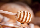 酸奶蜂蜜面膜 蜜蜂怎么养 蜂蜜水怎么喝 蜂蜜水果茶 蛋清蜂蜜面膜的功效