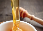 蜂蜜洗脸的正确方法 中华蜜蜂吧 蜂蜜红酒面膜 黑蜂蜜 喝蜂蜜水有什么好处